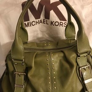 Michael Kors pocket book army green!